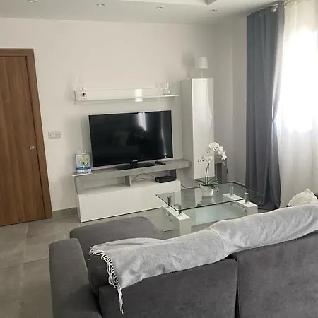 Coastal Comfort Modern 2br In Marsascala Daire Marsaskala